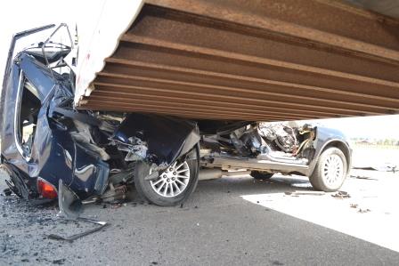 Buick Enclave undrride VAN Trailer at rest