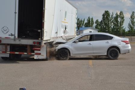 Nissan Altima hits Trailer Duals